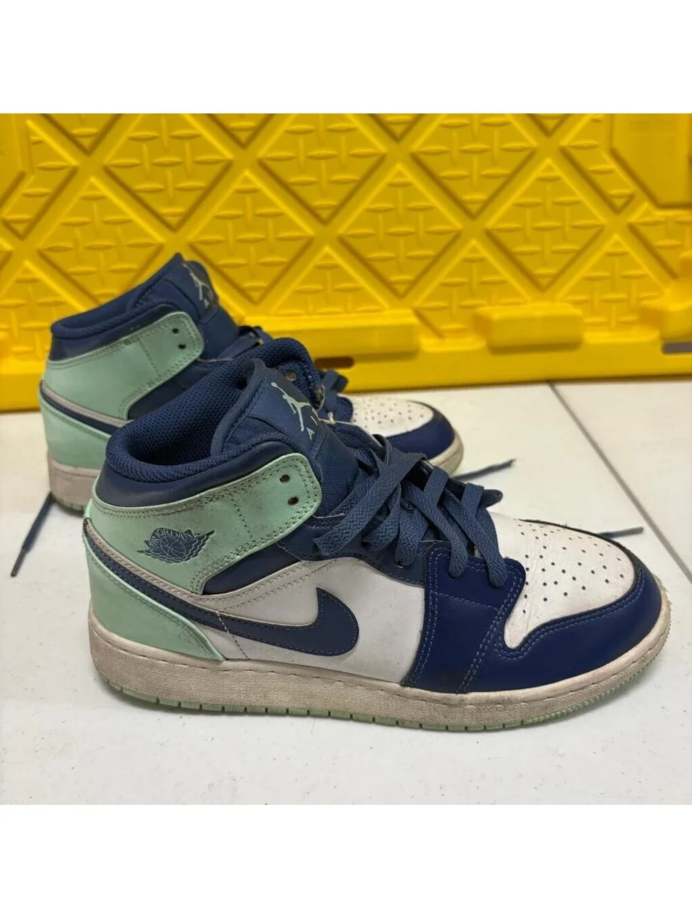 Nike Air Jordan 1 Mid GS Mystic Navy Mint Foam 554725-413 Size 6.5Y Sneakers